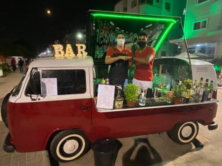 mobile cocktail bar hire UK